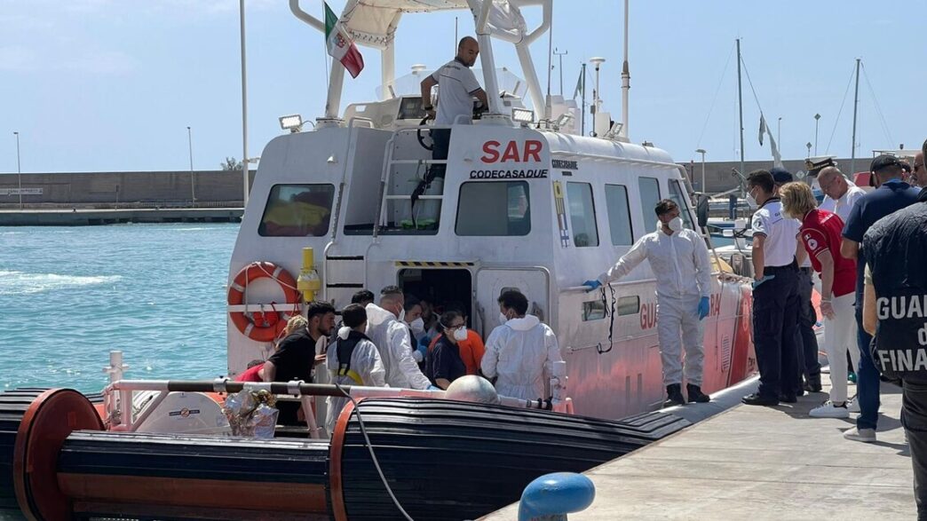 Sbarco Di 93 Migranti Tra Cui