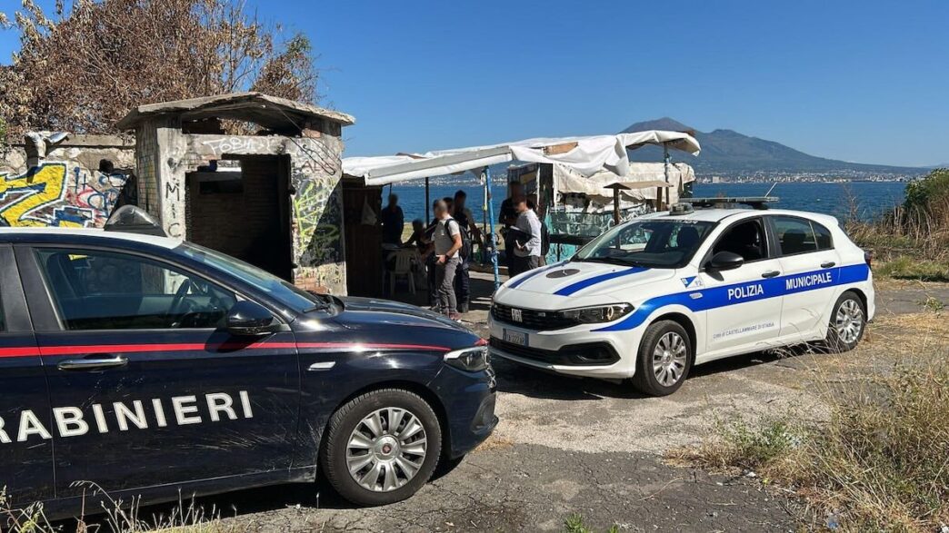 Scoperto Lido Abusivo Attrezza