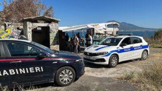Scoperto Lido Abusivo Attrezza