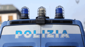 Fondi, urla e minacce ai poliziotti durante i controlli: arrestato e allontanato dai locali