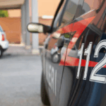 Ostia, Panico Sul Lungomare: Uomo Nudo Lancia Sassi Tra La Folla, Intervengono I Carabinieri