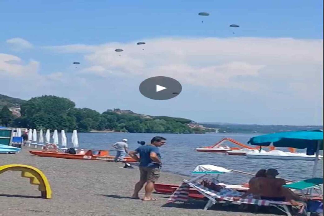 Sei Paracadutisti Si Lanciano