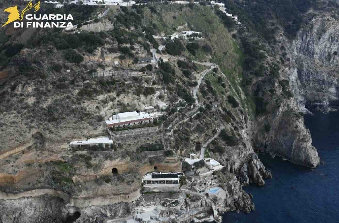 Sequestro Del Complesso Turist