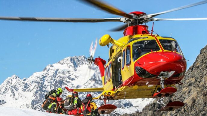Soccorso A Due Alpinisti Blocc