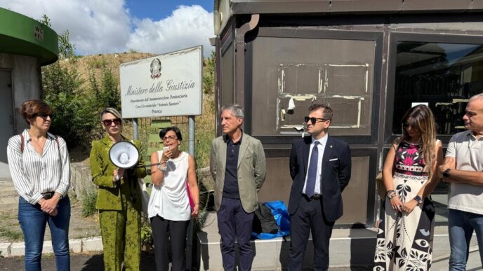 Sovraffollamento E Carenze Nel