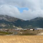 Stanley Tucci Racconta L’Abruzzo Tra Monti, Borghi E Costa Adriatica Nel Nuovo Docufilm