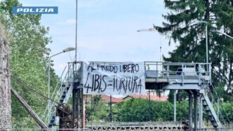 Striscione Con Messaggio Anarc
