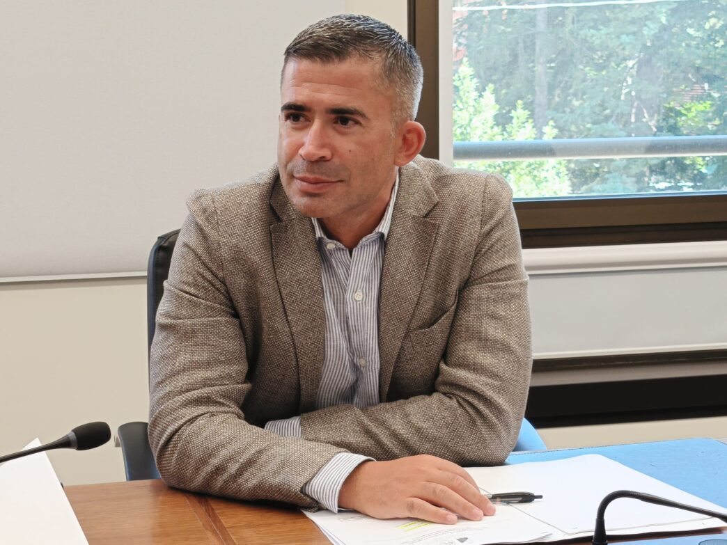 Tagli Del 3325 Alle Ore Lavorat