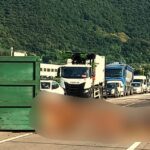 Tir Si Ribalta A Pove Del Grappa Sulla Statale 47 Valsugana, Carreggiata Invasa Da Carcasse E Traffico Bloccato