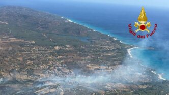 Tre Canadair E Numerosi Mezzi