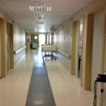 Tre Ragazzi Giocano A Palla Nei Corridoi Dell’ospedale Papardo, Polemiche Online A Messina