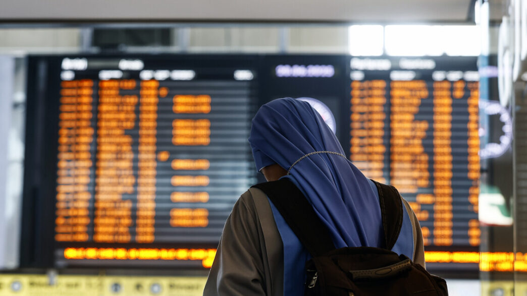 Treni Cancellati E Ritardi All