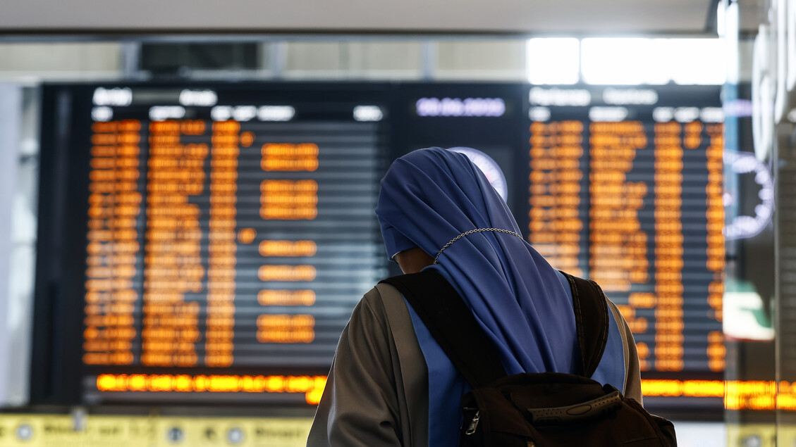 Treni Cancellati E Ritardi All