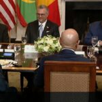 Trump Si Complimenta Per L’ottimo Inglese Di Joseph Boakai, Ma Non Sa Che È La Lingua Ufficiale Della Liberia