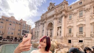 Turisti Cinesi In Ripresa A Ro