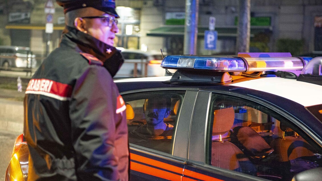 Ubriaco Zigzaga Per Le Strade