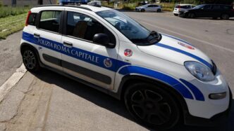Un Albero Cade E Blocca Viale