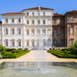 Un Arresto Cardiaco Davanti Alla Reggia Di Venaria Provoca La Morte Di Un Turista 70Enne
