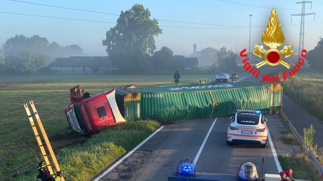 Un Autotreno Carico Di Birra S