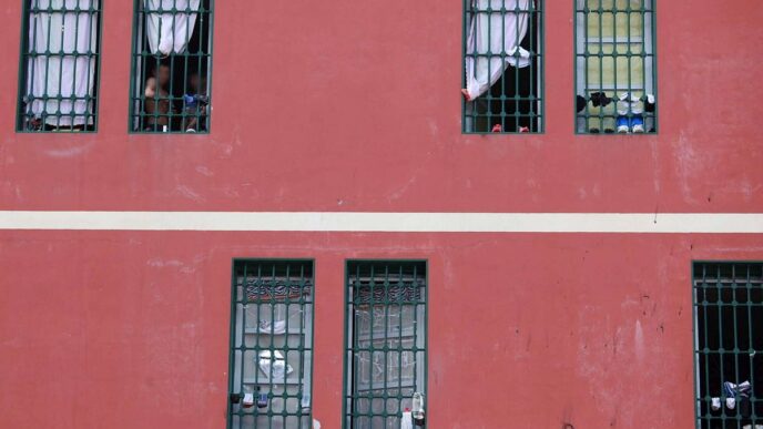 Un Detenuto Minorenne Evade Da