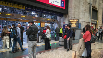 Un Fulmine Blocca Un Italotren