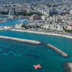 Un Grande Cerotto Sul Mare A Bari Per Ricordare Le Vittime Dei Migranti Nel Mediterraneo