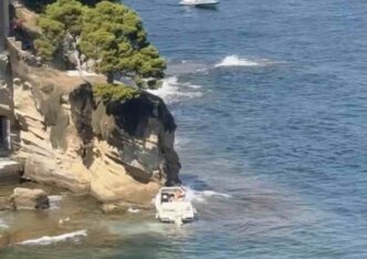 Un Motoscafo Si Arena A Posill