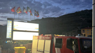 Un Peschereccio Si Ribalta Ad