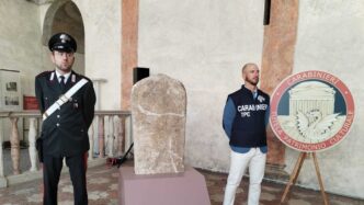 Una Statua Stele Del Terzo Mil