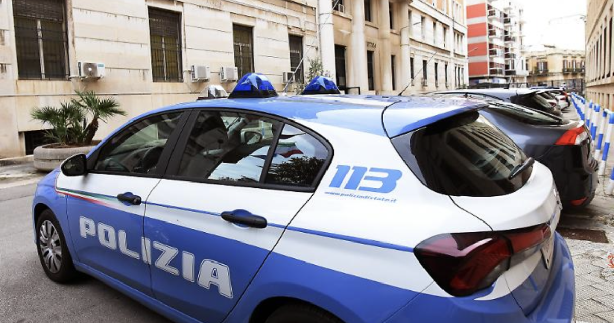 Uomo Accoltellato Fuori Da Un