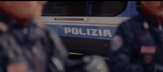 Uomo Armato Fa Irruzione In Un
