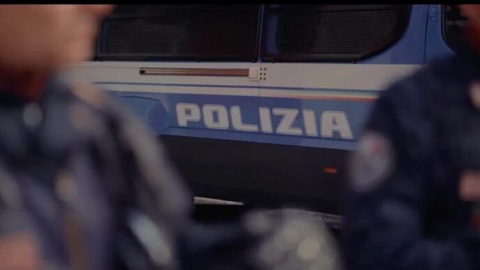 Uomo Armato Fa Irruzione In Un