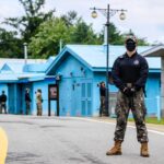 Uomo Attraversa La Zona Demilitarizzata Coreana E Viene Preso In Custodia Dalle Forze Di Seul