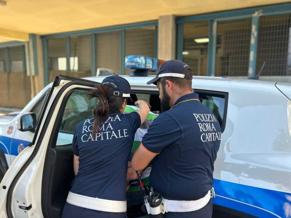 Uomo Con Ordine Di Carcerazion