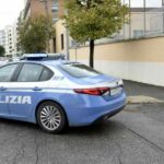 Uomo Ferito Tenta Di Forzare Auto A Latina, Aggredisce Poliziotti Durante Arresto In Centro Città