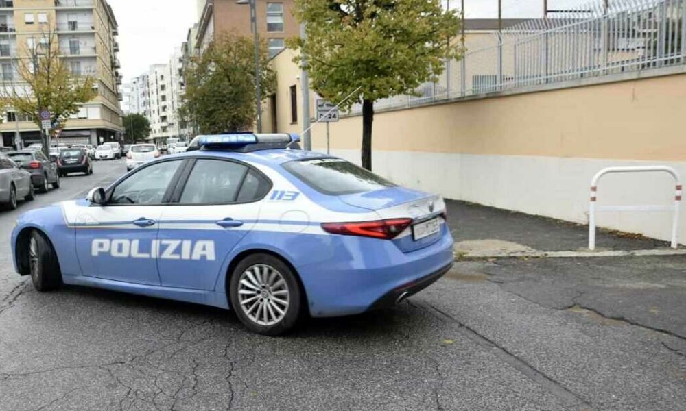 Uomo Ferito Tenta Di Forzare A