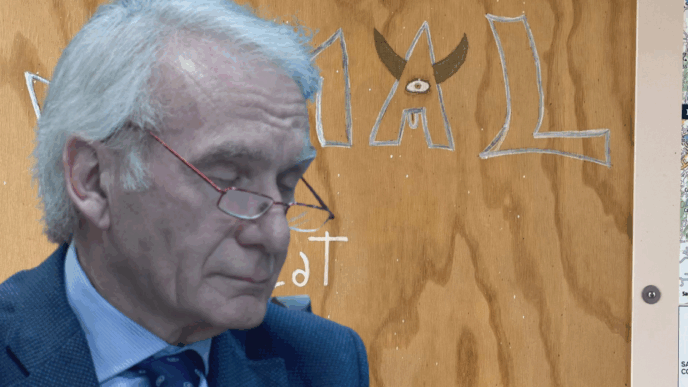 Vandali Imbrattano La Cabina D