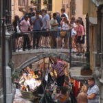 Venezia Tra Turismo Di Passaggio E Crisi Dei Negozi: Il Grido D’allarme Dei Commercianti