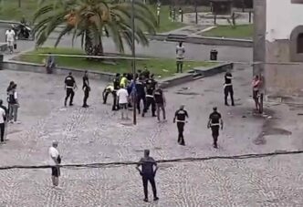 Violenta Rissa Tra Due Stranie