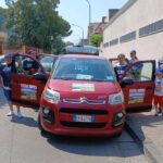 Volontari Di Acerra Distribuiscono Acqua Fresca Per Mitigare Il Caldo Intenso Nelle Strade Della Città