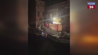 A Venezia Rimosso Il Graffito