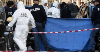 Quattro Coltellate E Sangue A