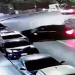 Un’auto Fuori Controllo Semina Il Panico In Via Petrarca A Napoli, Cittadini Chiedono Maggiori Controlli Notturni