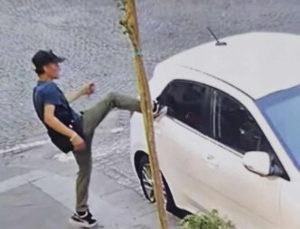 A Napoli Vetri Infranti E Auto