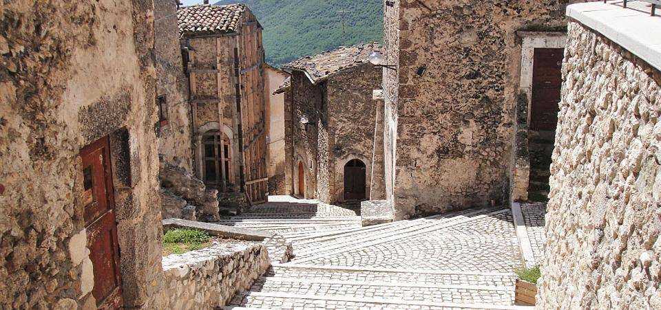 Abruzzo E Aree Montane Italian
