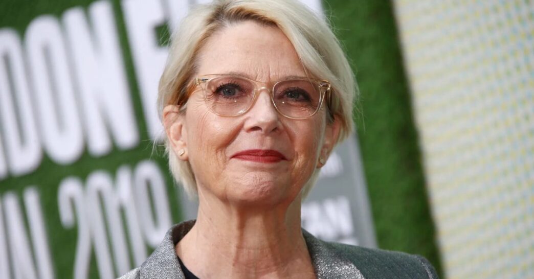 Annette Bening Si Unisce Al Ca