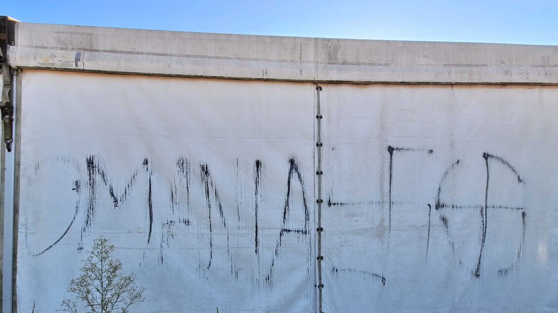 Attacco Vandalico Con Simboli