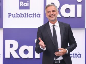 Beppe Convertini Entra A Balla