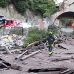Crollo Di Un Capannone Disabitato In Via Delle Fabbriche A Genova Voltri: Intervento Dei Vigili Del Fuoco In Corso