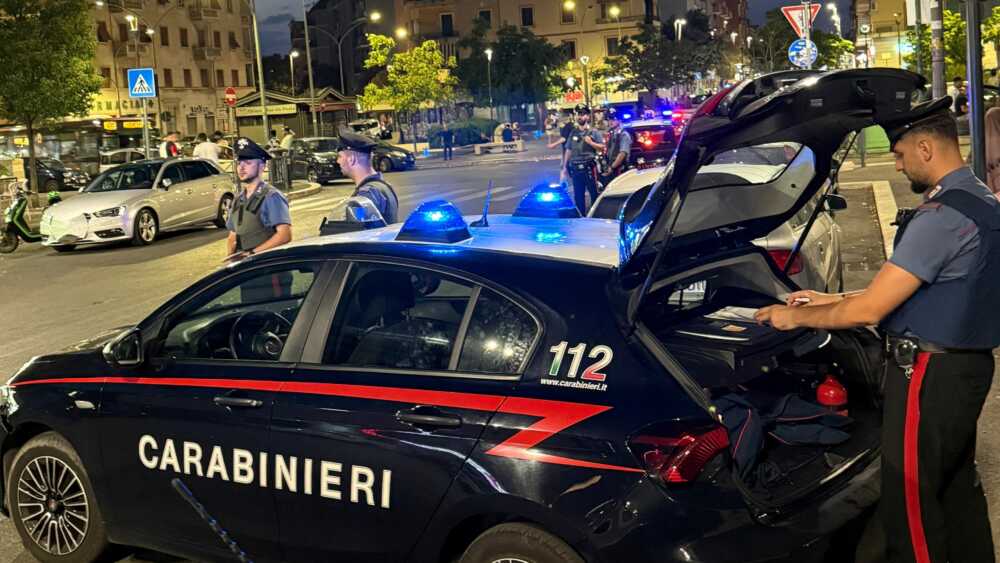 Danneggia Auto Con Sassi A Rom